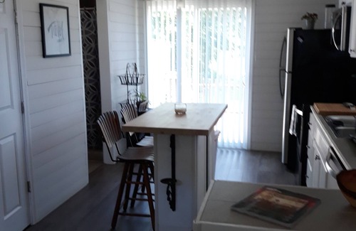 Hickory House | Hickory Tiny House: Pet-Friendly Retreat with Hot Tub
