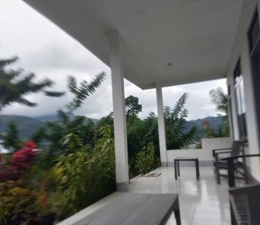 Moni House | Hidayah Homestay: Oceanfront Retreat with Breakfast & Hot Tub