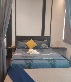 Kajang Apartment | Cozy Hidayah Homestay: Poolside Bliss & River Views