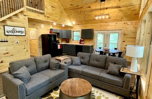 Primrose Cabin | Cozy 3BR Cabin in Red River Gorge - Pet Friendly & Pool!