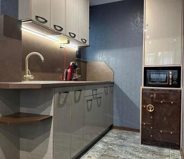 Plovdiv Center Apartment | Discover HIDDEN BANK: Digger's Dream with Breakfast Included
