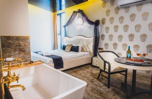 Plovdiv Center Apartment | Discover Hidden Bank: First Million with Breakfast Included
