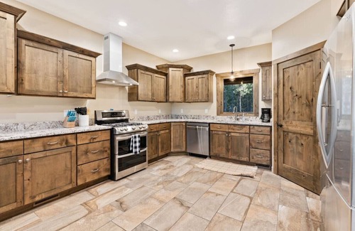 Ashton Cabin | Hidden Bear | Game Room - Near Yellowstone - Modern Lodge!