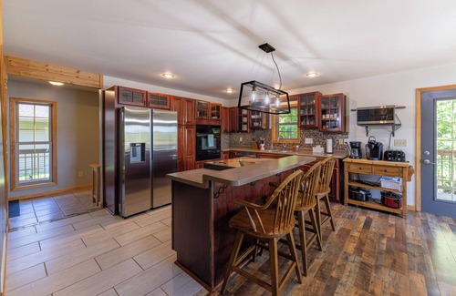 Greenway House | Family-Friendly Cabin Escape Surrounded by Nature's Beauty