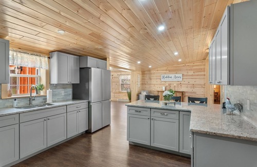 West Oneonta Cabin | Experience Hidden Cabin: Fire Pit, Hot Tub & Lake Access
