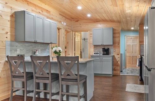 West Oneonta Cabin | Experience Hidden Cabin: Fire Pit, Hot Tub & Lake Access