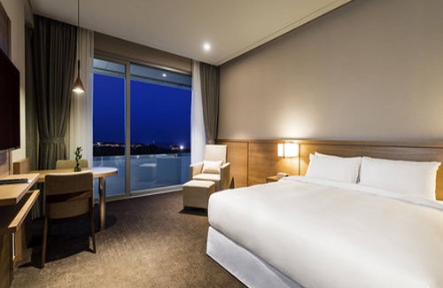 Jungmun Hotel | Discover Hidden Cliff Hotel & Nature: 4-Star Family Retreat