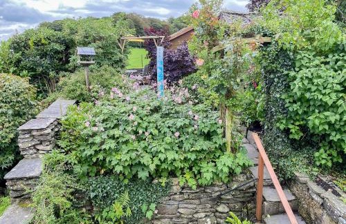 Lowick House | Cozy Hidden Cottage: Family-Friendly Stay with High Ratings