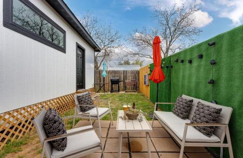 Fredericksburg House | Cozy Cottage Steps from Main St - Guest Rated 9.8