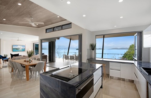 Hamilton Island Apartment | Hidden Cove 2 - 4 Bedroom, 4 Bathrooms, Waterfront with Private Pool and buggy