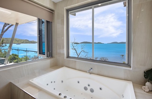 Hamilton Island Apartment | Hidden Cove 2 - 4 Bedroom, 4 Bathrooms, Waterfront with Private Pool and buggy