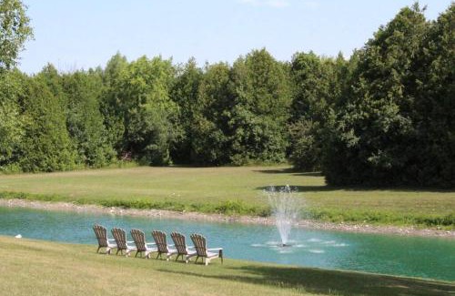 Brock Villa | Hidden Farm Escape: A 4-Star Retreat in Kawarthas