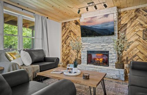 Sevierville House | Relaxing Retreat at Hidden Forest Spa with Pool & Hot Tub