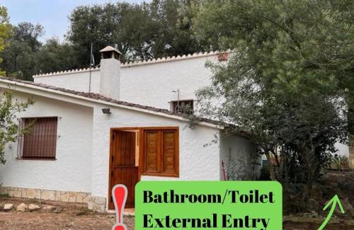 Vallromanes House | Serene Garden Retreat: Pet-Friendly with Breakfast Included