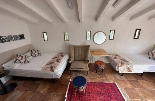 Vallromanes House | Serene Garden Retreat: Pet-Friendly with Breakfast Included