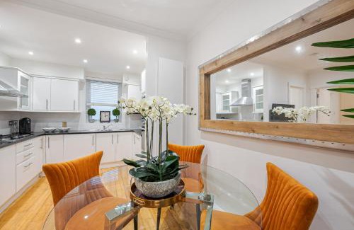 Knightsbridge Apartment | Discover 7 Kinnerton Yard: Pet-Friendly & Family Approved
