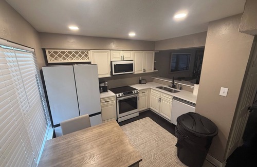 Humble Apartment | Hidden Gem 4 miles from IAH!