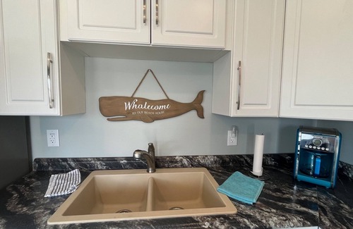 Wasaga Beach Cottage | Discover the Hidden Gem with Ocean and Lake Views!