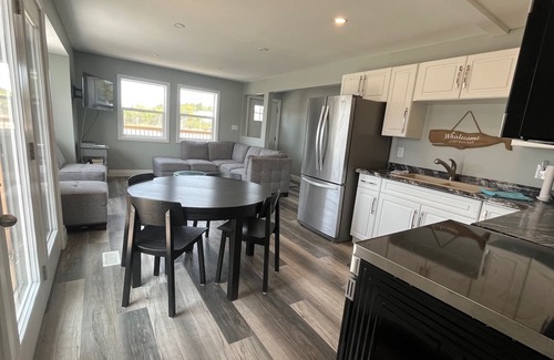 Wasaga Beach Cottage | Discover the Hidden Gem with Ocean and Lake Views!