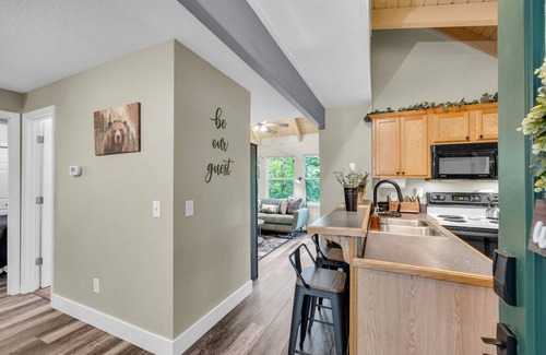 Helen Cabin | Cozy Dog-Friendly Cabin in the Heart of Helen, GA