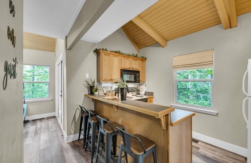 Helen Cabin | Cozy Dog-Friendly Cabin in the Heart of Helen, GA