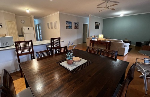 Preston Beach House | 💎 HIDDEN GEM @ HIDEAWAY LODGE, PRESTON BEACH - SLEEPS 6