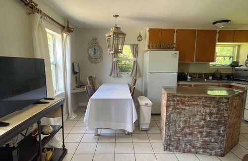 Crystal River Cottage | Discover a Hidden Gem in Crystal River with Ocean Views