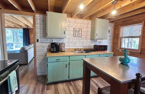 Berkeley Springs Cabin | Discover the Hidden Gem with Hot Tub Amidst Nature
