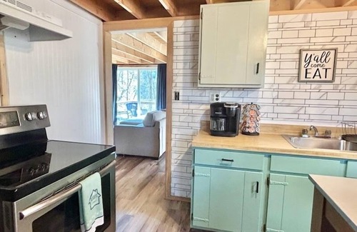 Berkeley Springs Cabin | Discover the Hidden Gem with Hot Tub Amidst Nature