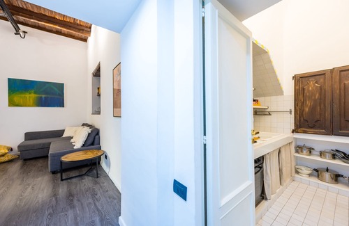 Chiaia Apartment | Discover the Hidden Gem in a Pedestrian Paradise