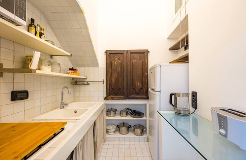 Chiaia Apartment | Discover the Hidden Gem in a Pedestrian Paradise