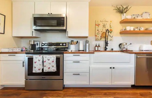 Paso Robles Cottage | Idyllic Farm Cottage Near Paso with Spa & Hot Tub Access