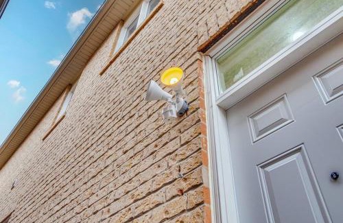 Halton Regional Municipality Apartment | Discover a Hidden Gem: Guest Rated 10/10 Basement Stay