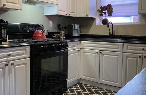 Queens Apartment | Discover the Hidden Gem: Family-Friendly Comfort Awaits