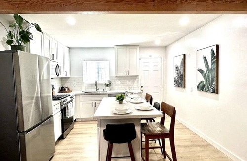 Golden Hill House | Unveil a Hidden Gem Near Downtown, Zoo & Balboa Park