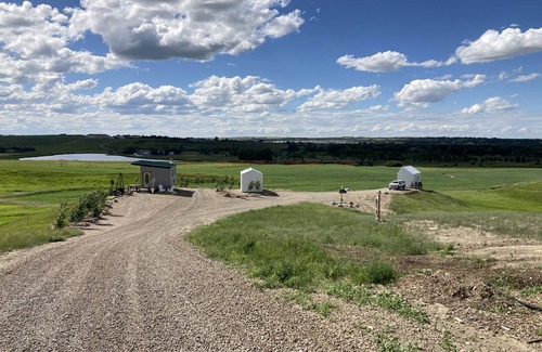 Swift Current Cabin | Pet-Friendly Hidden Haven Tiny House with Endless Open Spaces