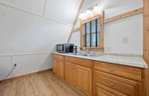 Lancaster Cabin | Discover Hidden Hideaway: Family-Friendly Comfort Awaits