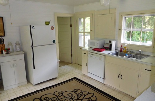 Abingdon House | Historic 12 Acres in Downtown Abingdon – Walk to Trails!