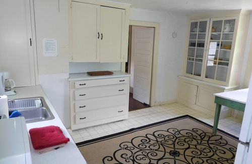 Abingdon House | Historic 12 Acres in Downtown Abingdon – Walk to Trails!
