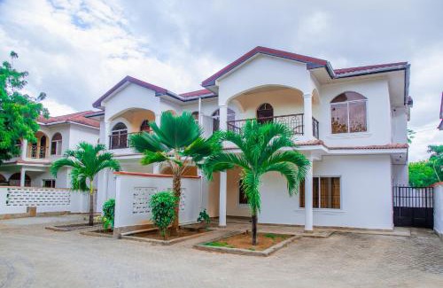Kilifi House | Secluded Retreat by the Creek with Pool & Ocean View