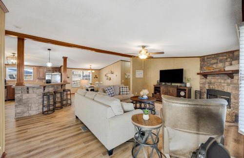 Newberry Shores House | Discover the Hidden Lake Gem: Pet-Friendly Retreat