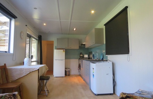 Karkari Peninsula Cabin | Discover Hidden Lil Gem: Family-Friendly Retreat with Kitchen
