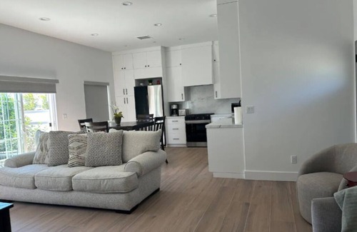 Camarillo House | Hidden Modern Gem in the Heights of Camarillo, CA
