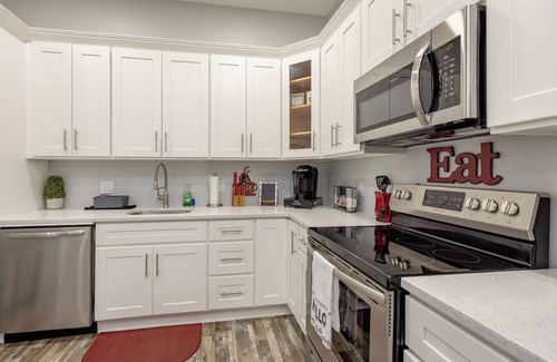 Osage Apartment | Discover the Hidden Mountain Gem with Spa and Family Amenities
