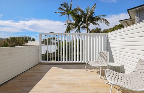 Newport House | Secluded Escape - Steps Away from the Beach Oasis