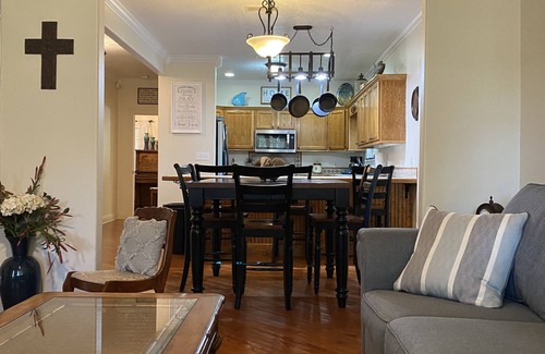 D'Iberville Cottage | Cozy Hidden Pearl Cottage Near Scarlet Pearl Casino