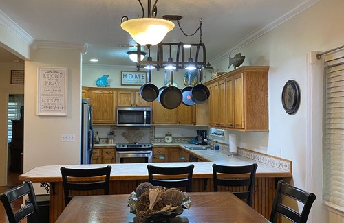D'Iberville Cottage | Cozy Hidden Pearl Cottage Near Scarlet Pearl Casino
