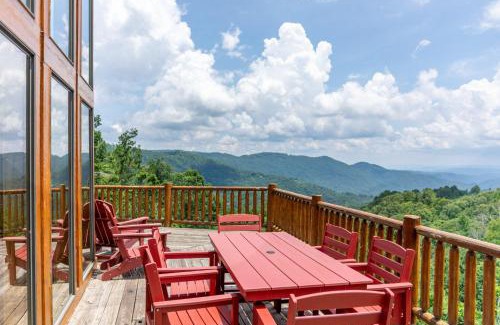 Deep Gap House | Experience Hidden Ridge: Family-Friendly Retreat Awaits