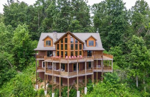 Deep Gap House | Experience Hidden Ridge: Family-Friendly Retreat Awaits