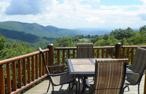Deep Gap House | Experience Hidden Ridge: Family-Friendly Retreat Awaits